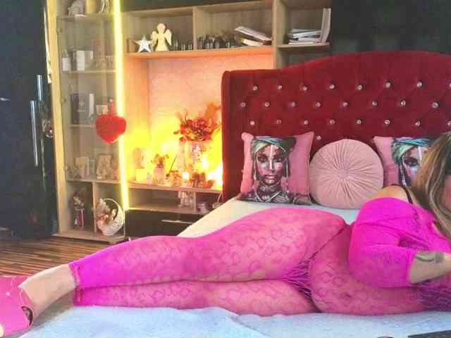 CandyBigbooty webcam