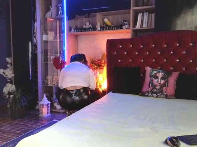 CandyBigbooty webcam