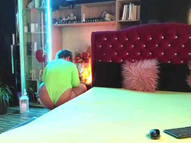 CandyBigbooty webcam