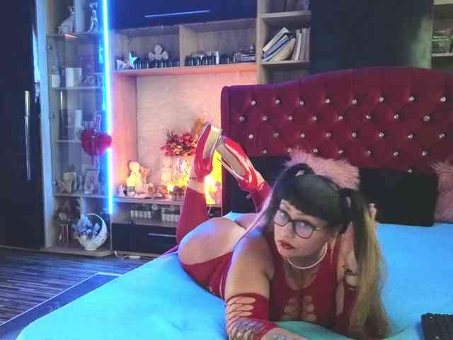 CandyBigbooty webcam