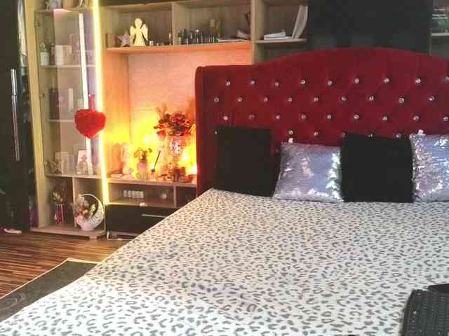 CandyBigbooty webcam