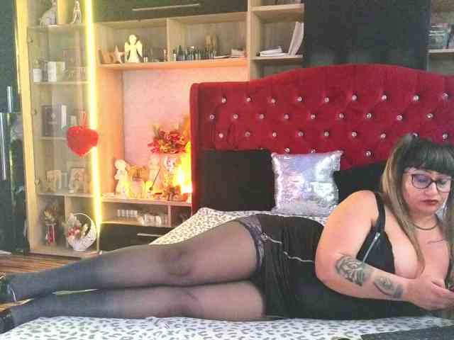 CandyBigbooty webcam