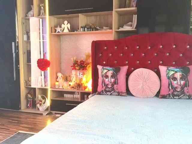 CandyBigbooty webcam