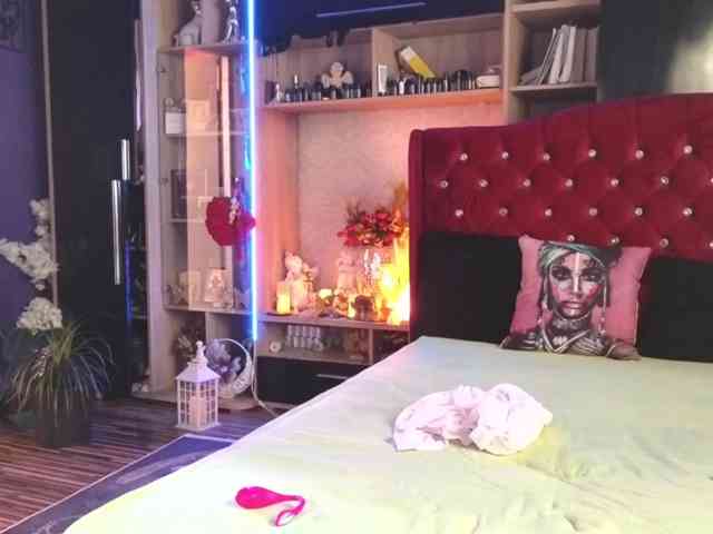 CandyBigbooty webcam