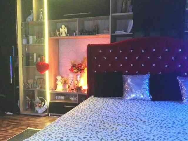 CandyBigbooty webcam