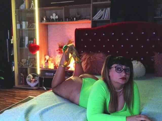 CandyBigbooty webcam