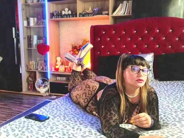 CandyBigbooty webcam