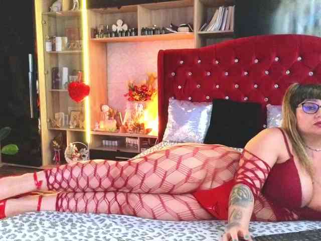 CandyBigbooty webcam