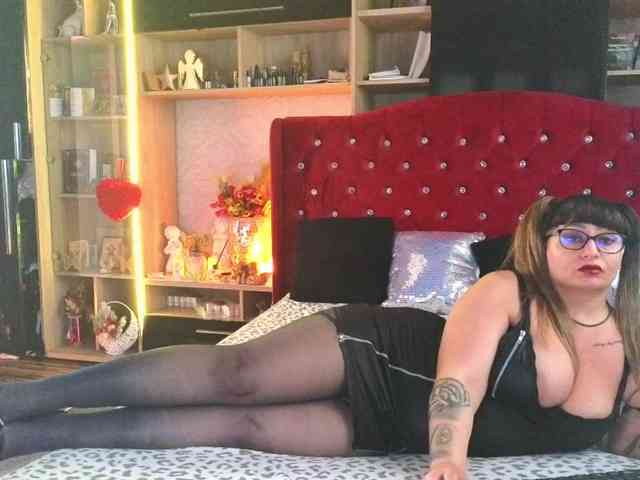 CandyBigbooty webcam