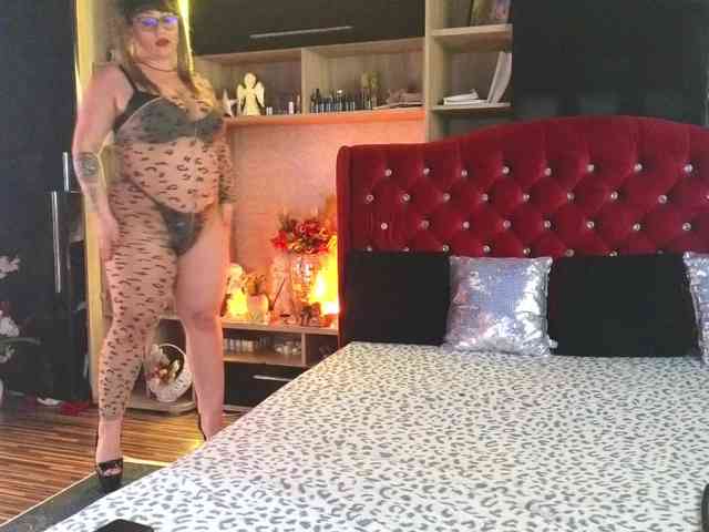 CandyBigbooty webcam