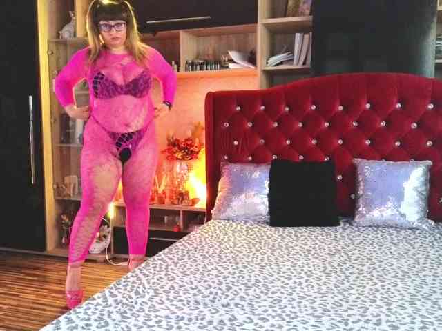 CandyBigbooty webcam
