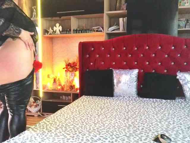 CandyBigbooty webcam
