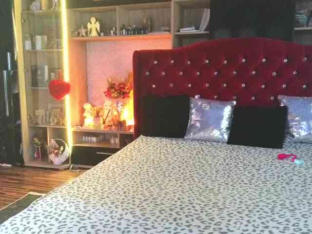 CandyBigbooty webcam