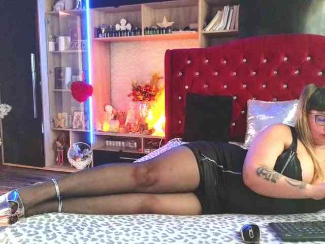 CandyBigbooty webcam