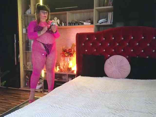 CandyBigbooty webcam