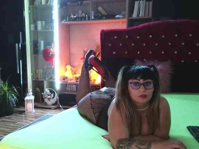 CandyBigbooty webcam