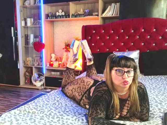 CandyBigbooty webcam