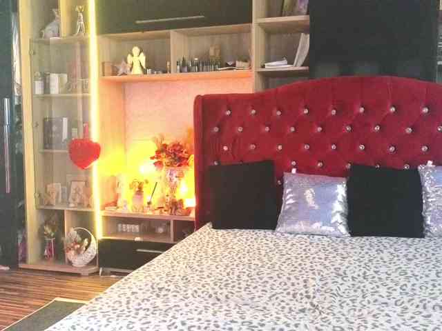 CandyBigbooty webcam