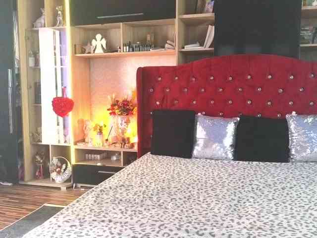 CandyBigbooty webcam