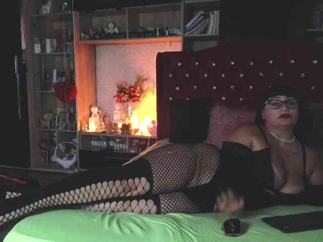 CandyBigbooty webcam