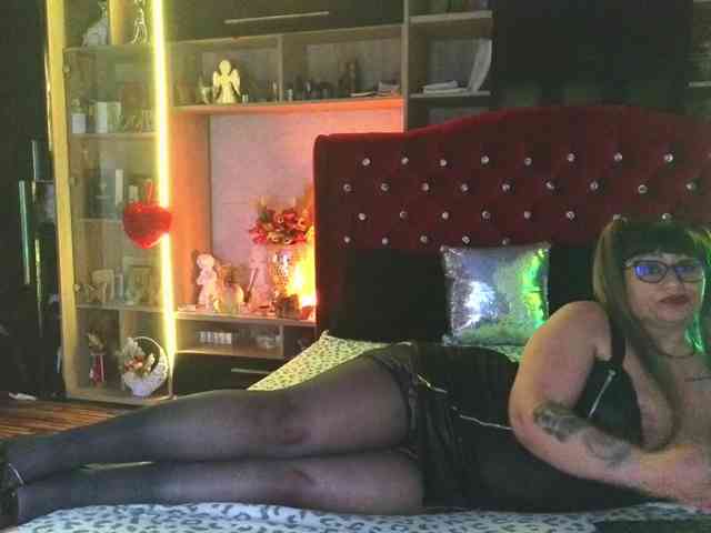 CandyBigbooty webcam