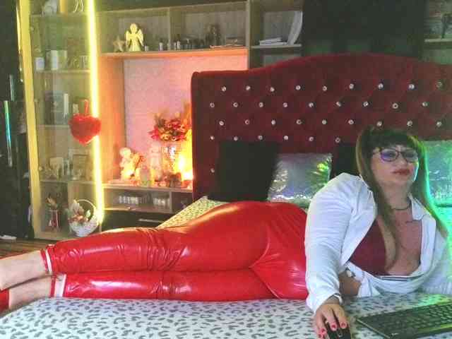 CandyBigbooty webcam