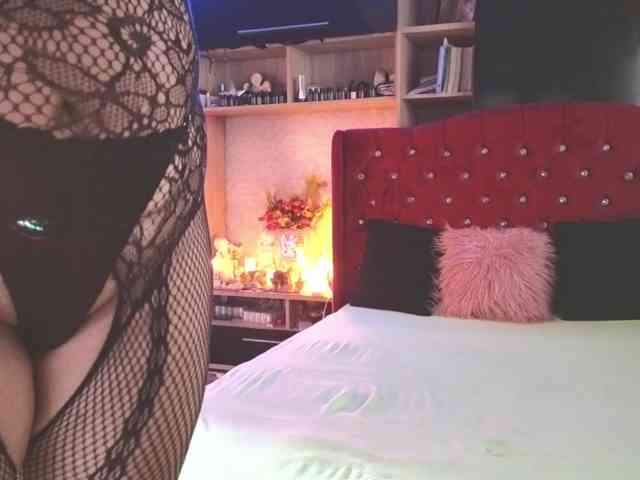 CandyBigbooty webcam