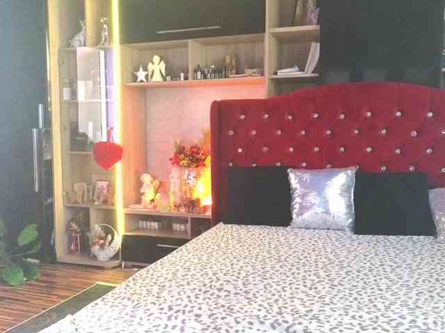 CandyBigbooty webcam