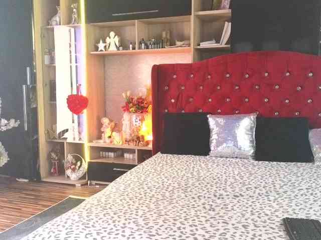 CandyBigbooty webcam