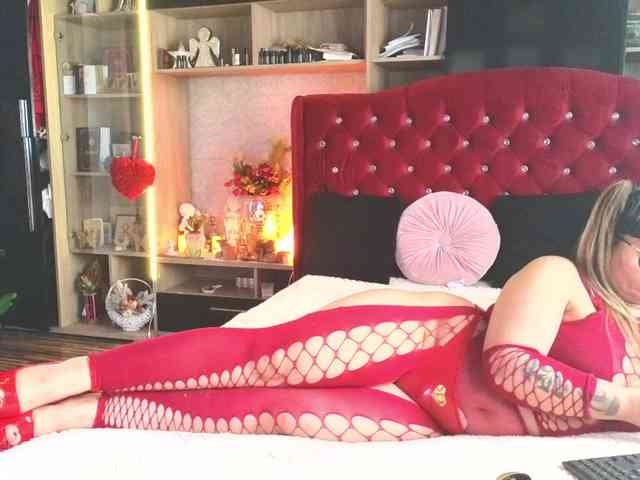 Dieses Model ist jetzt live. CandyBigbooty