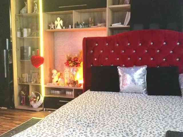 CandyBigbooty webcam