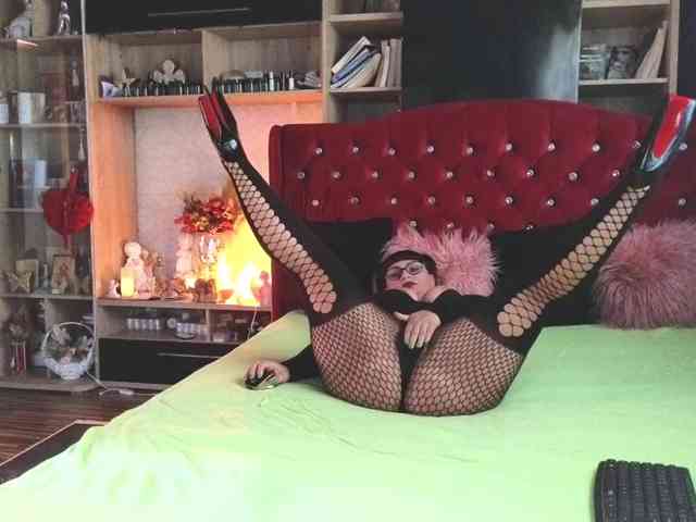 CandyBigbooty webcam