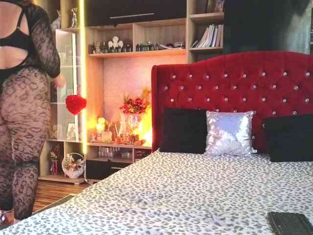 CandyBigbooty webcam