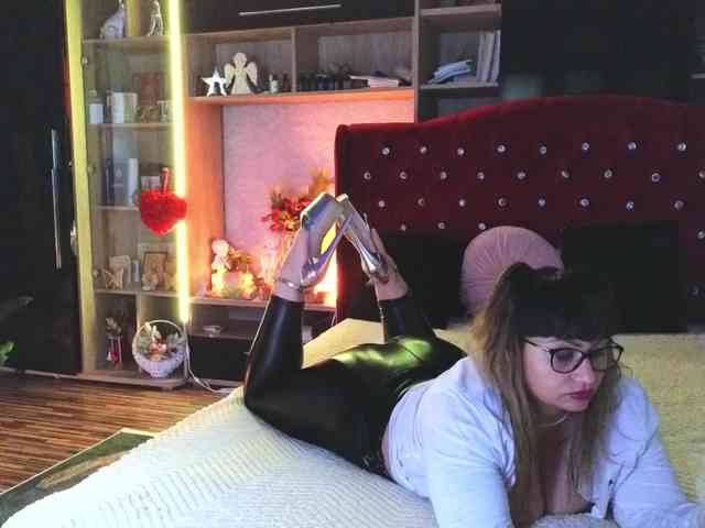 CandyBigbooty webcam