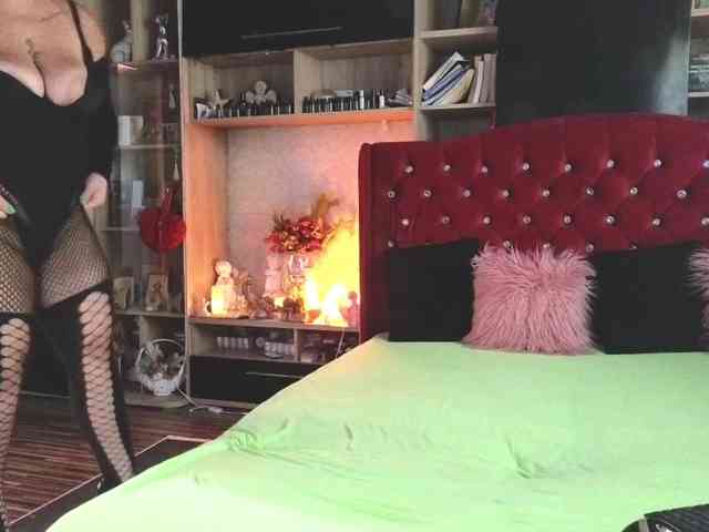 CandyBigbooty webcam