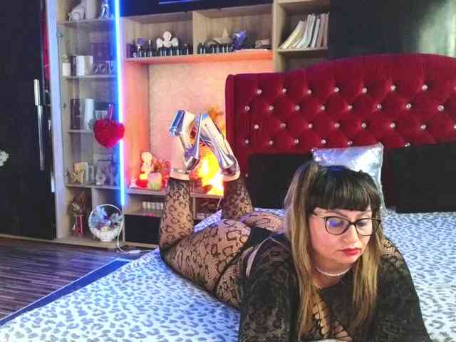 CandyBigbooty webcam