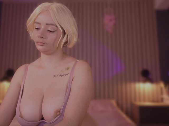 bella-adams live cam on BongaCams