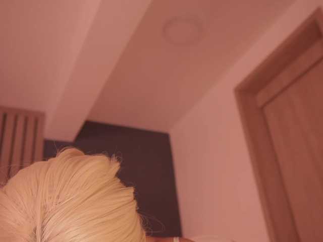 bella-adams live cam on BongaCams