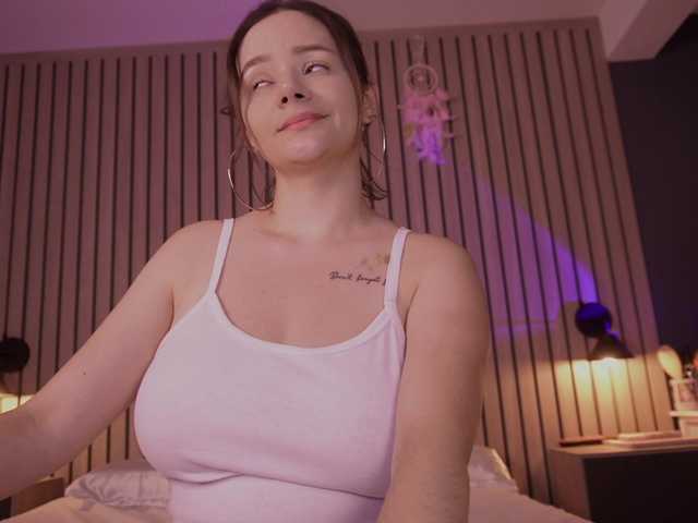 bella-adams live cam on BongaCams
