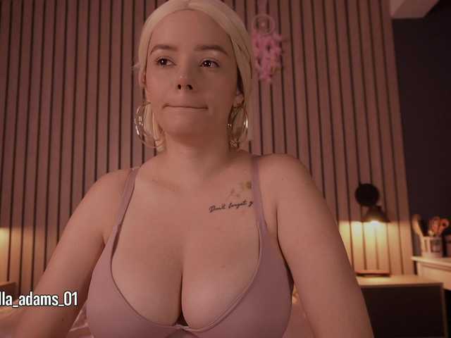 bella-adams live cam on BongaCams