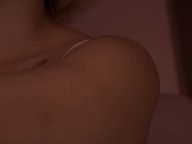 bella-adams live cam on BongaCams