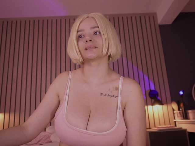 bella-adams live cam preview
