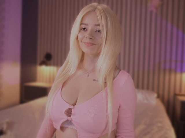 bella-adams live cam on BongaCams