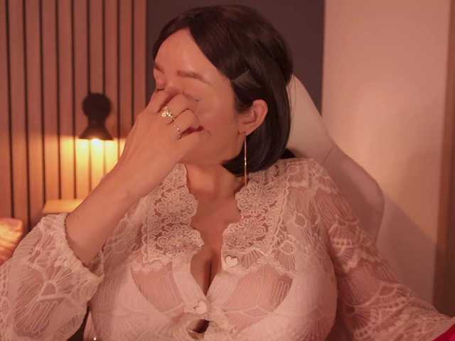 bella-adams
