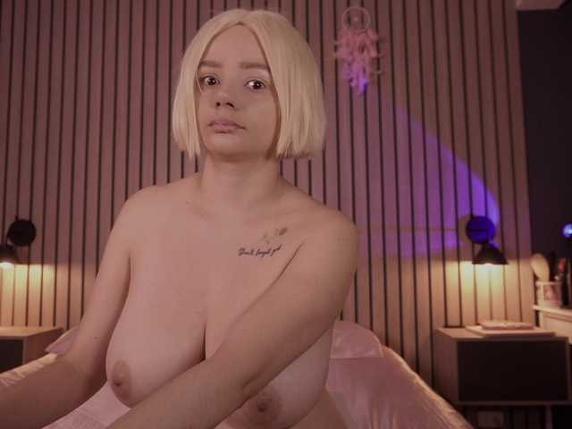 bella-adams live cam on BongaCams