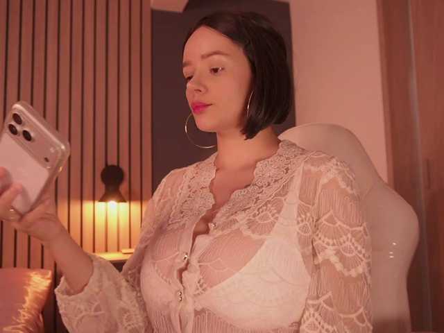 bella-adams