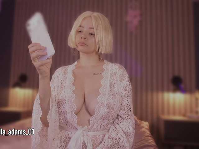 bella-adams live cam on BongaCams