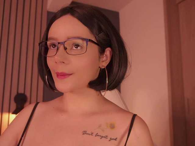 bella-adams live cam on BongaCams