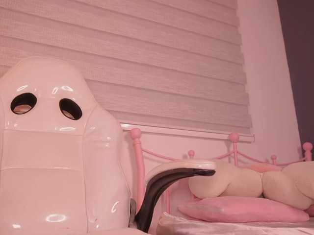 bella-adams live cam on BongaCams