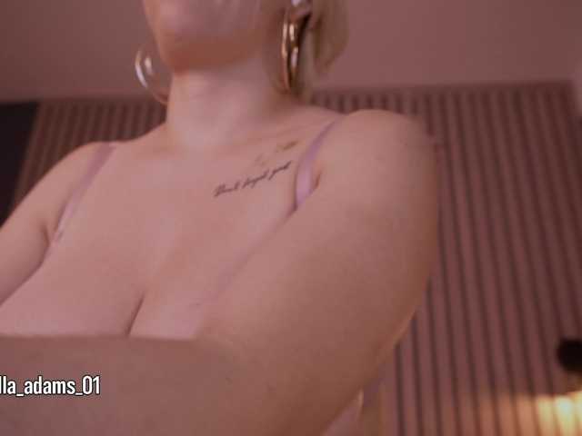 bella-adams live cam on BongaCams